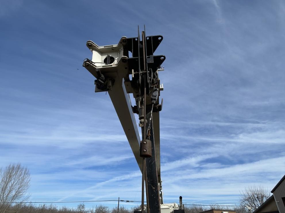 Image for 2021 Peterbilt 348 T/A w/ National 571E2 18Ton