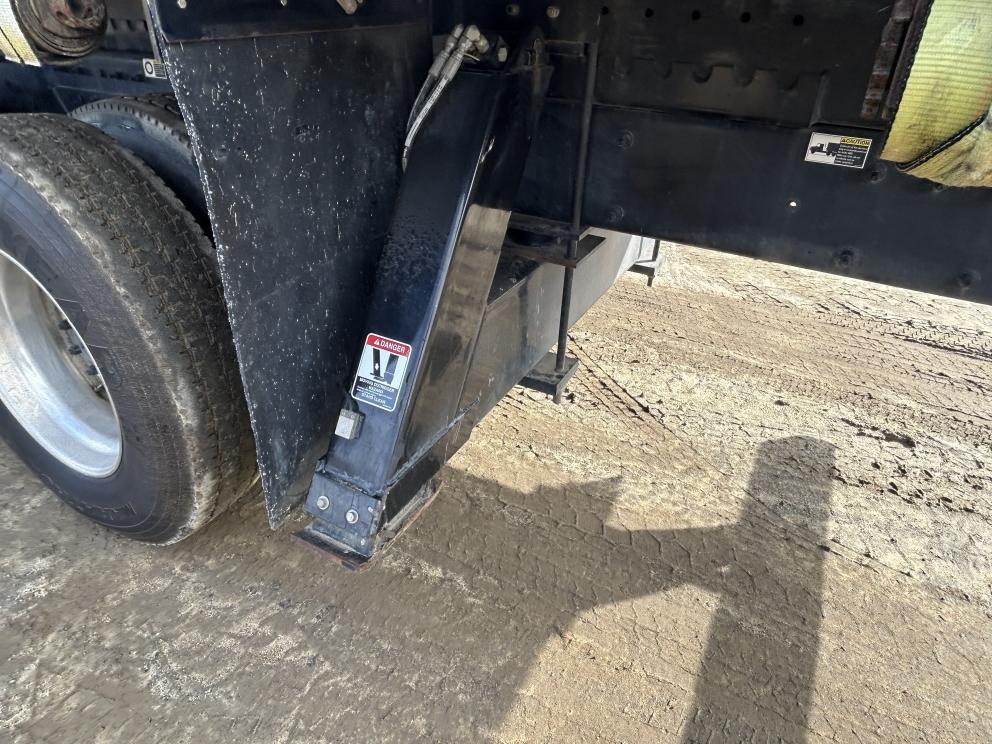 Image for 2021 Peterbilt 348 T/A w/ National 571E2 18Ton