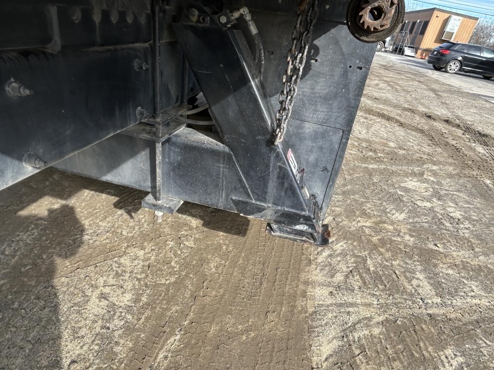 Image for 2021 Peterbilt 348 T/A w/ National 571E2 18Ton