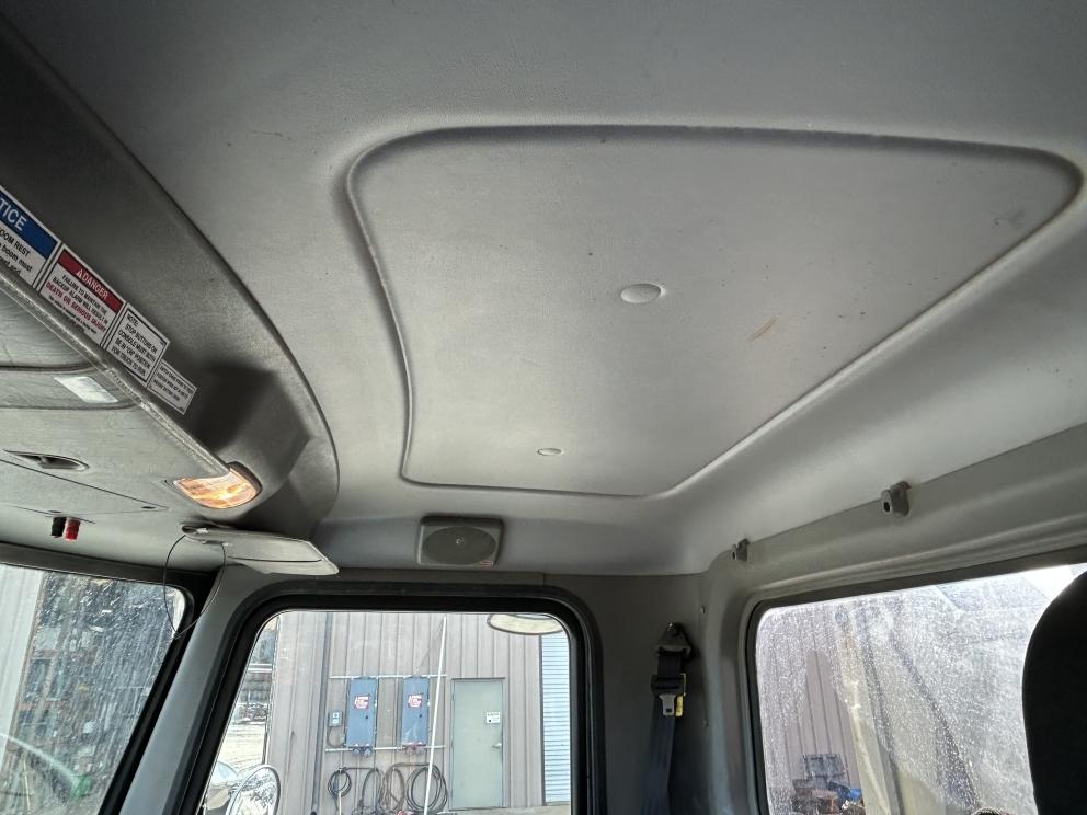 Image for 2021 Peterbilt 348 T/A w/ National 571E2 18Ton