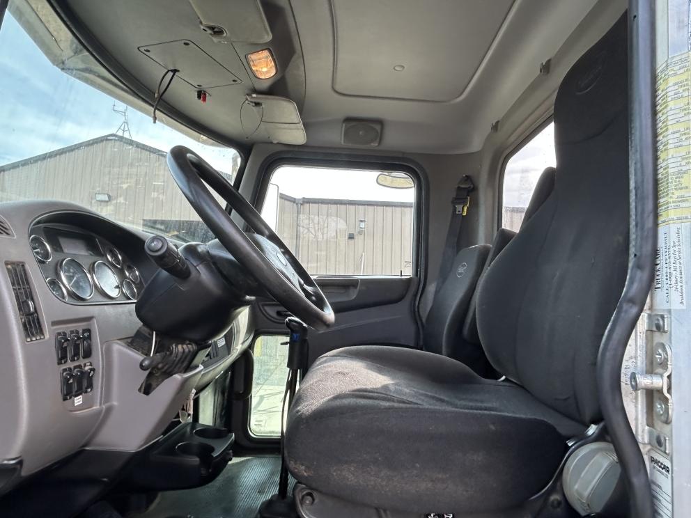 Image for 2021 Peterbilt 348 T/A w/ National 571E2 18Ton