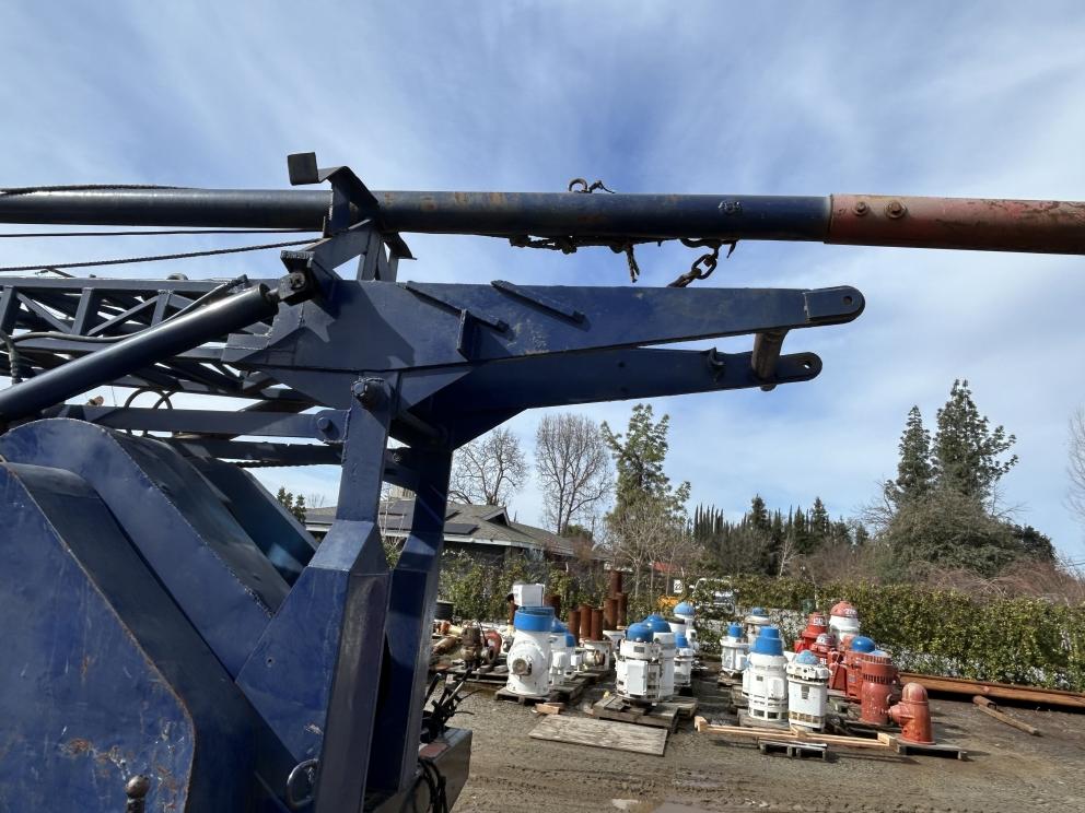 Image for 2010 International 4300 S/A 20 Ton Pump Hoist Truck