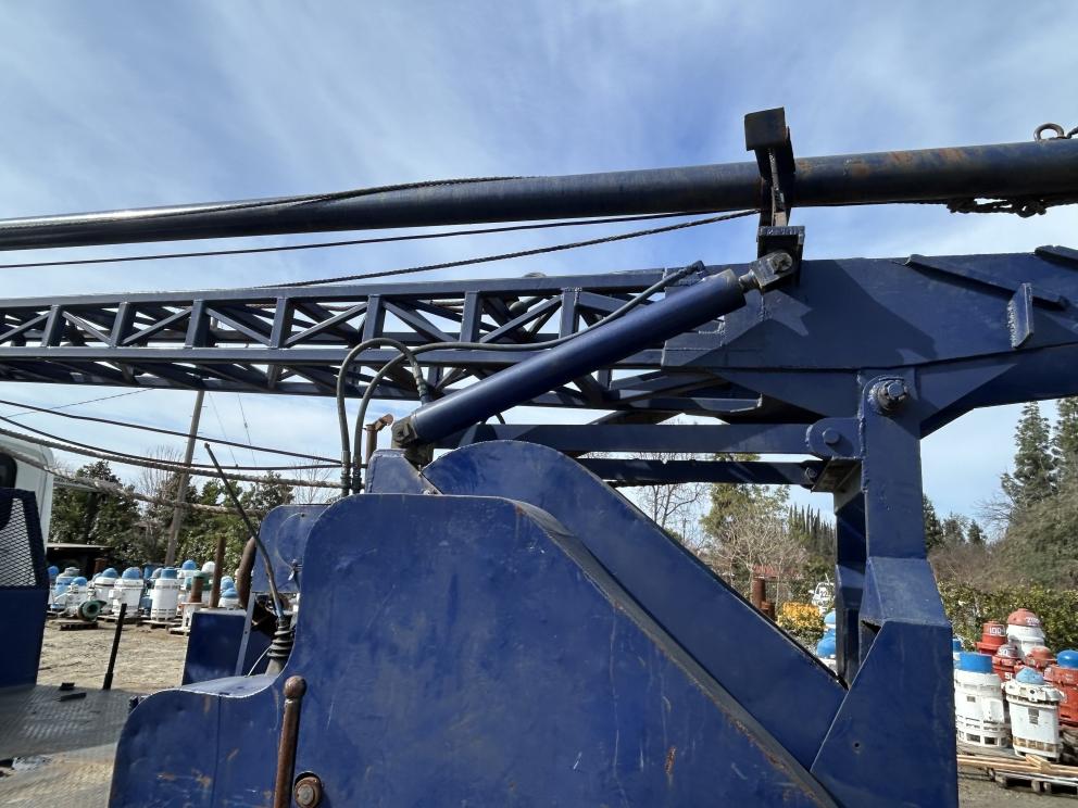 Image for 2010 International 4300 S/A 20 Ton Pump Hoist Truck