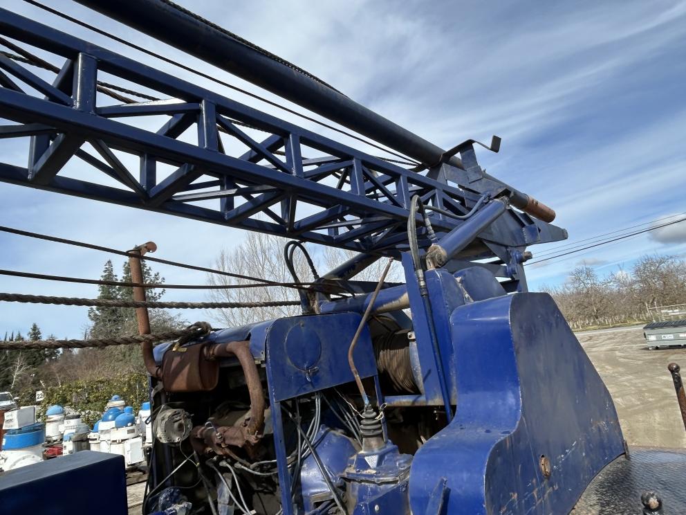 Image for 2010 International 4300 S/A 20 Ton Pump Hoist Truck