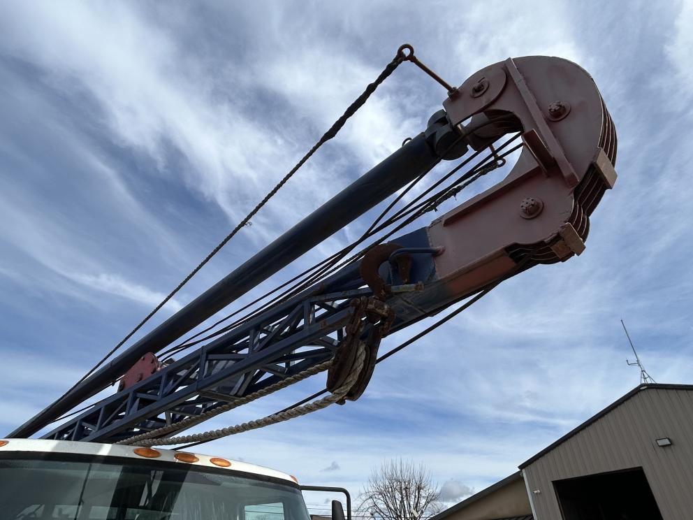 Image for 2010 International 4300 S/A 20 Ton Pump Hoist Truck