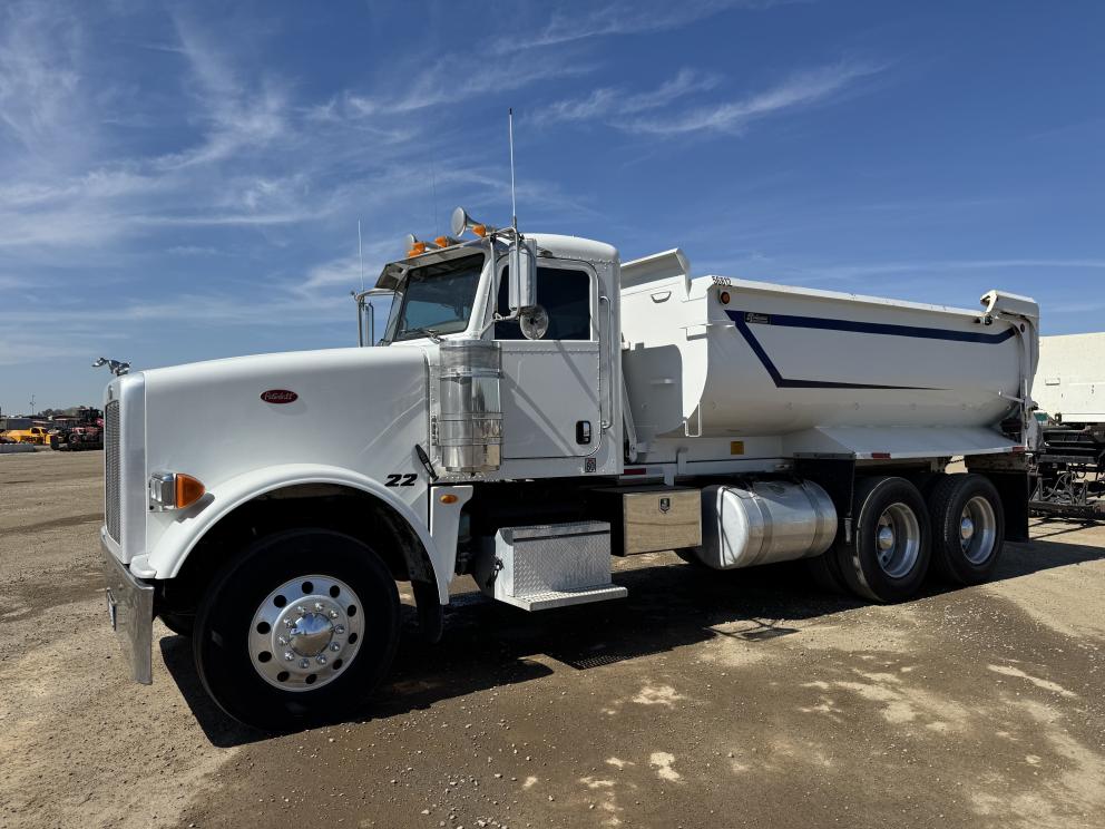 Image for 2012 Peterbilt 367 Transfer Truck