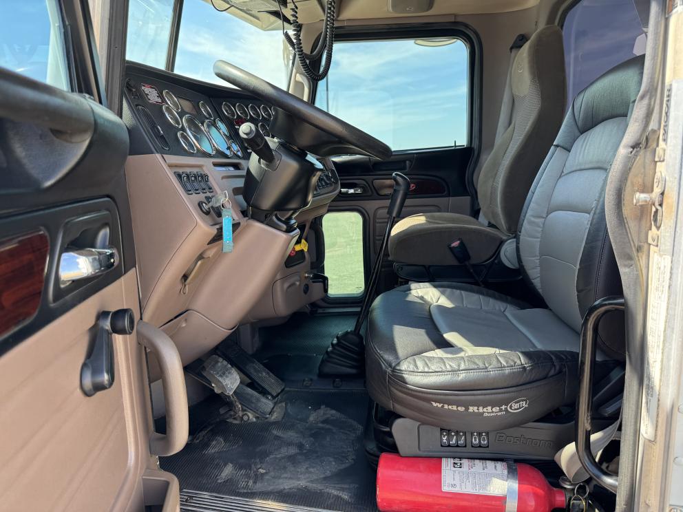 Image for 2012 Peterbilt 367 Transfer Truck