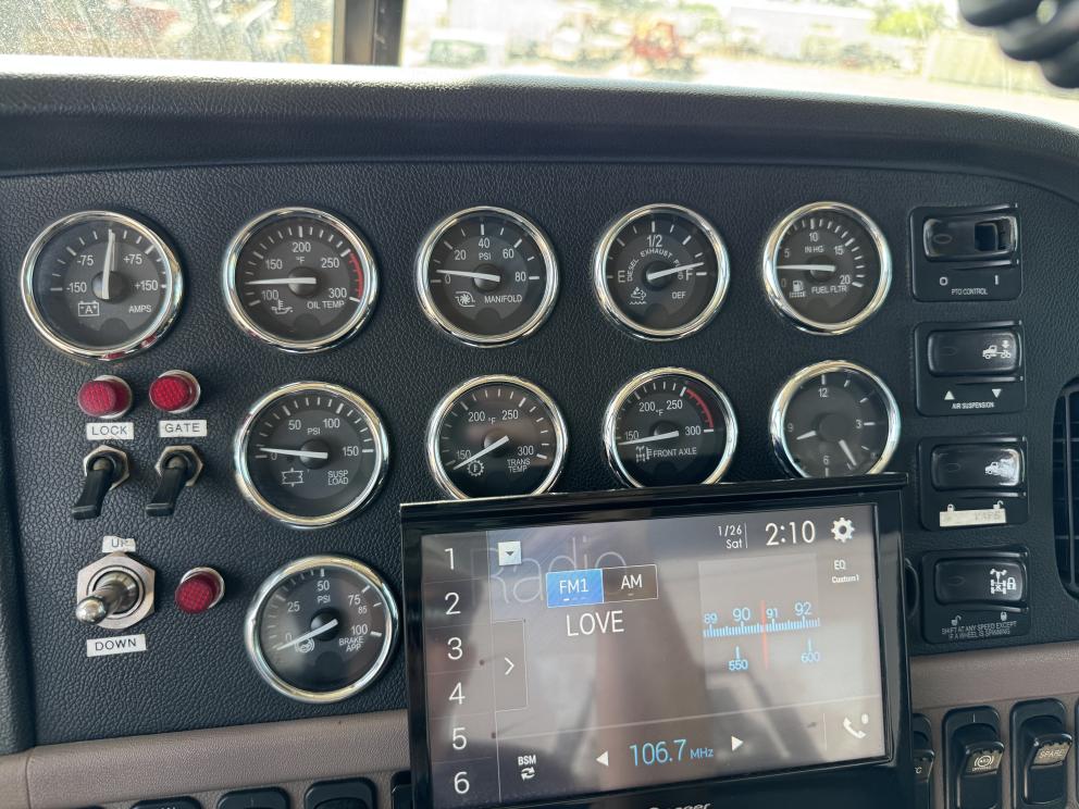 Image for 2012 Peterbilt 367 Transfer Truck