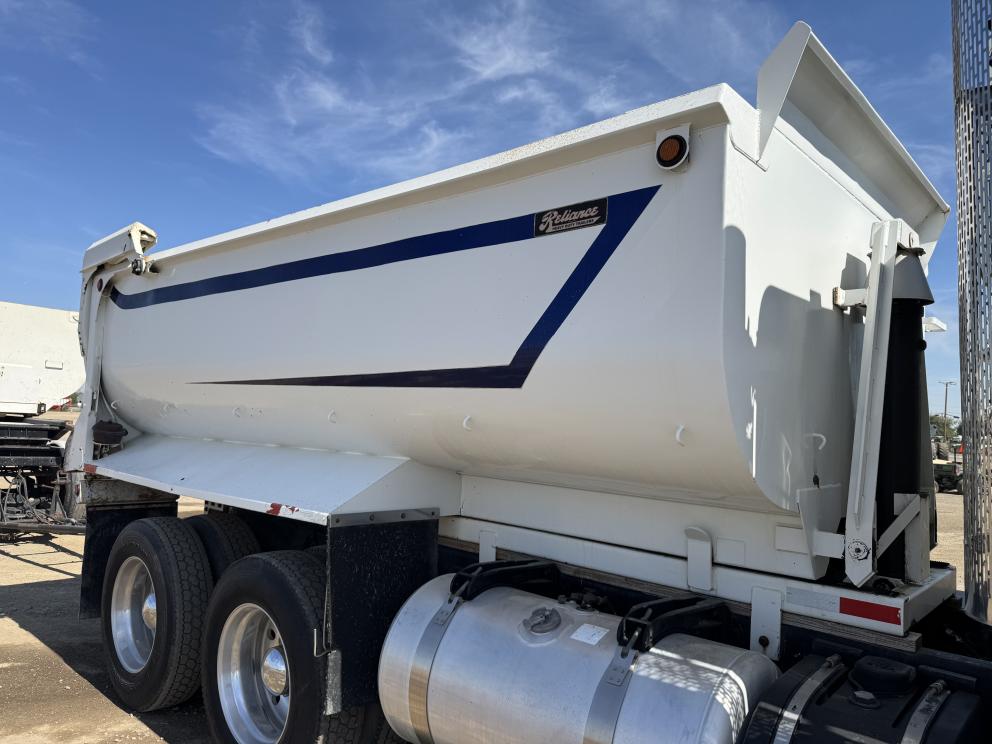 Image for 2012 Peterbilt 367 Transfer Truck