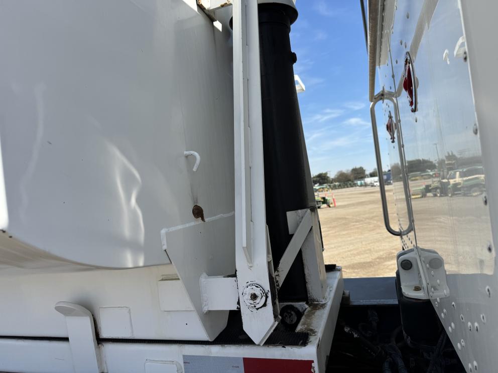 Image for 2012 Peterbilt 367 Transfer Truck