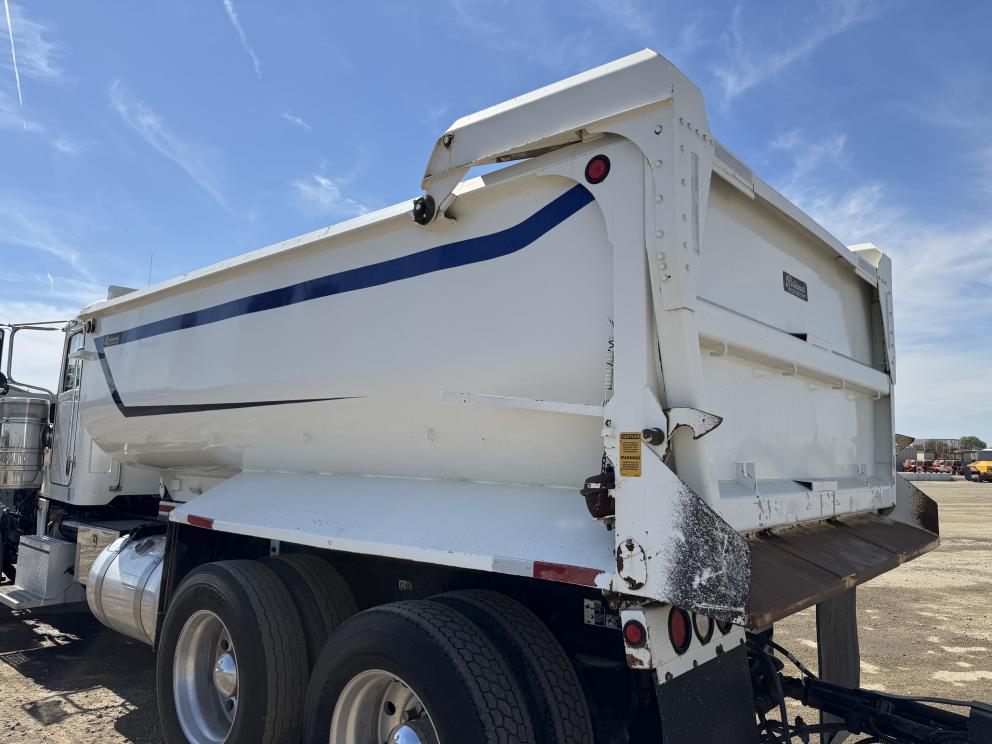 Image for 2012 Peterbilt 367 Transfer Truck