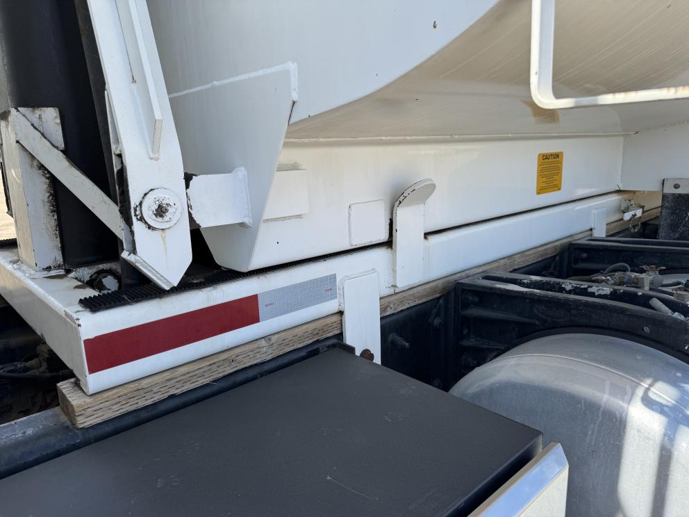 Image for 2012 Peterbilt 367 Transfer Truck