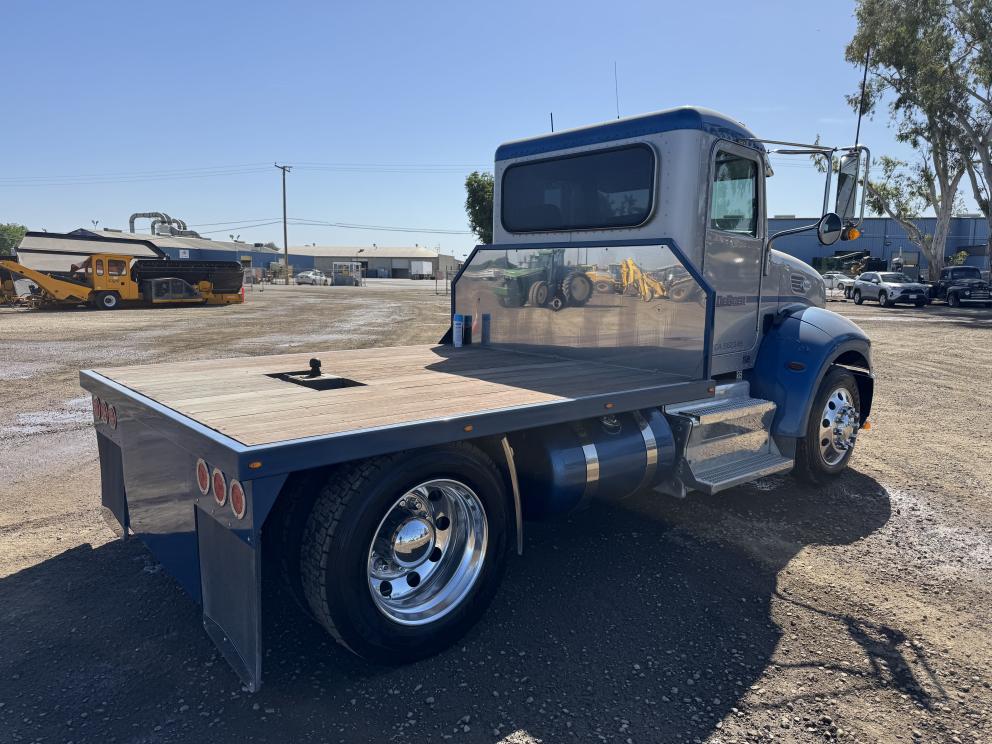 Image for 2011 Peterbilt 337 S/A Flatbed Truck