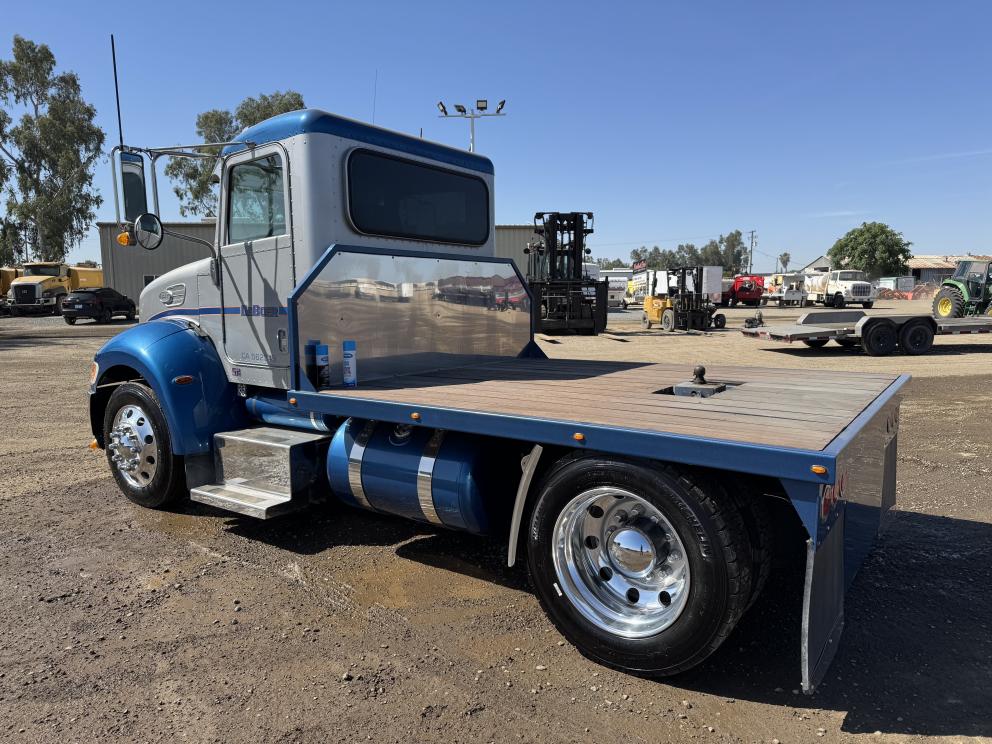 Image for 2011 Peterbilt 337 S/A Flatbed Truck