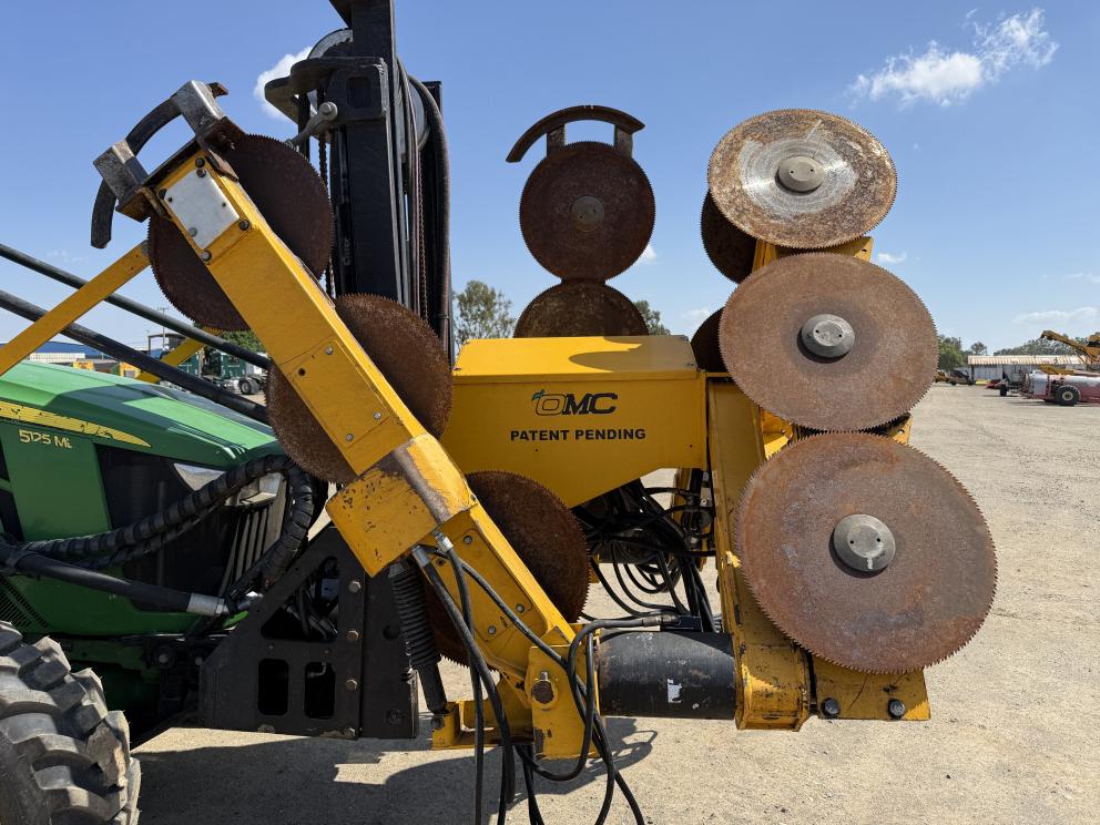 Image for John Deere 5125ML W/ Front Mount OMC Skirter
