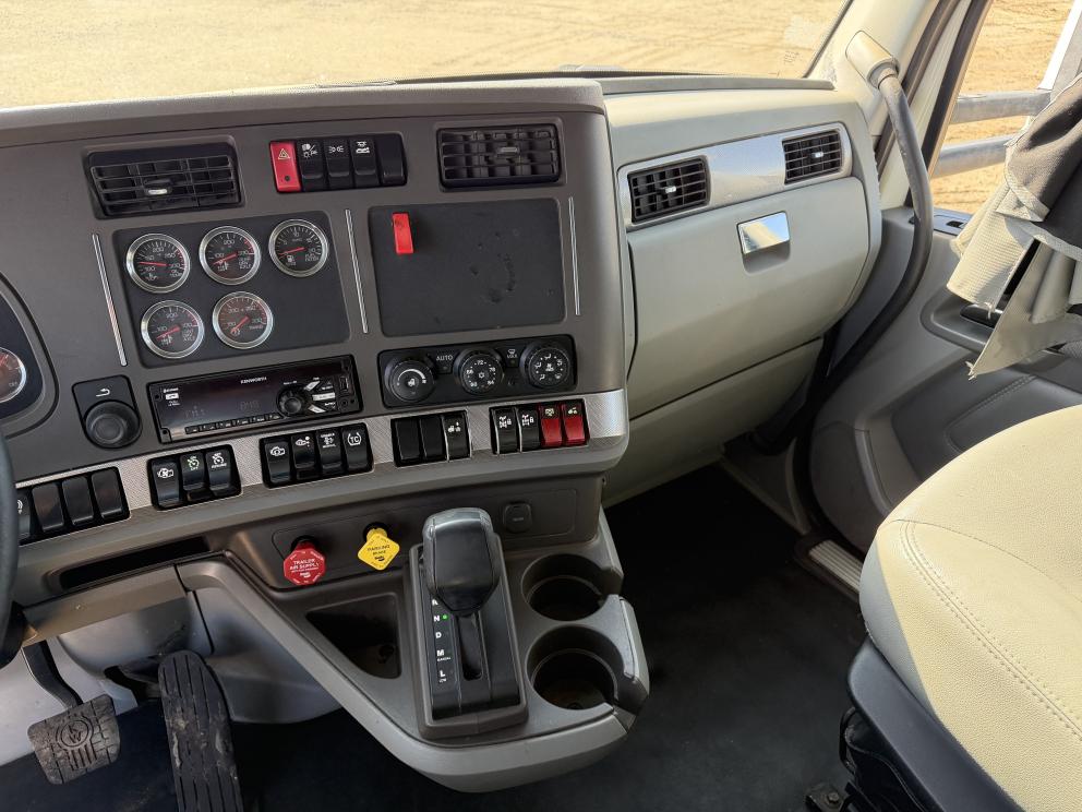 Image for 2018 Kenworth T880 T/A Sleeper Truck