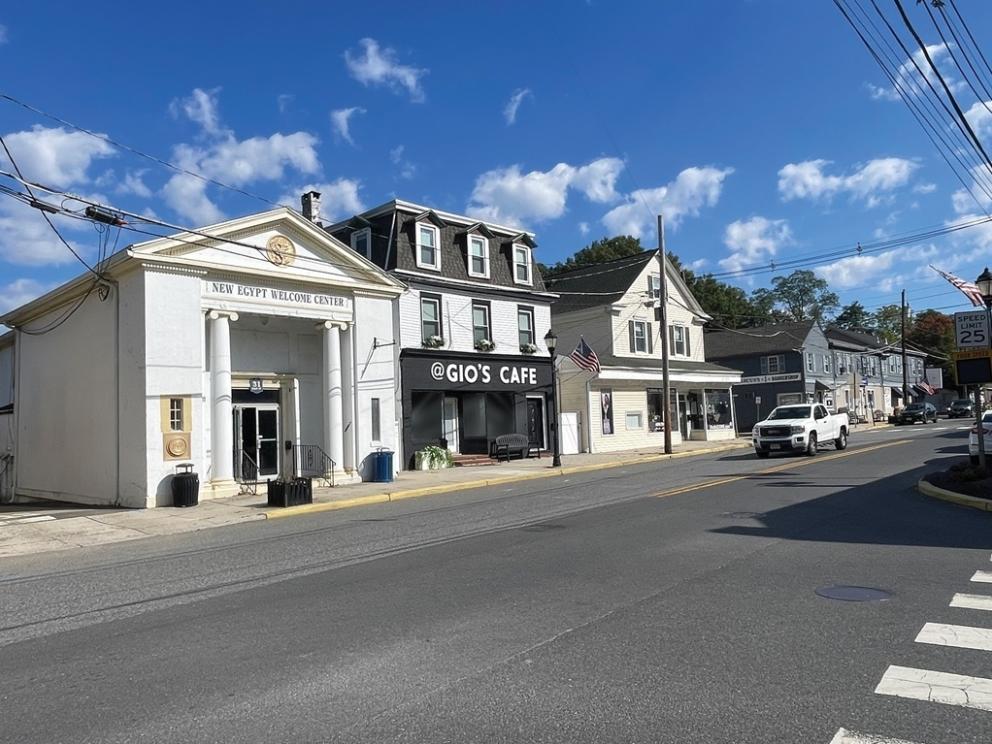 3,144+/ sf Commercial Building on Main Street, New Egypt NJ