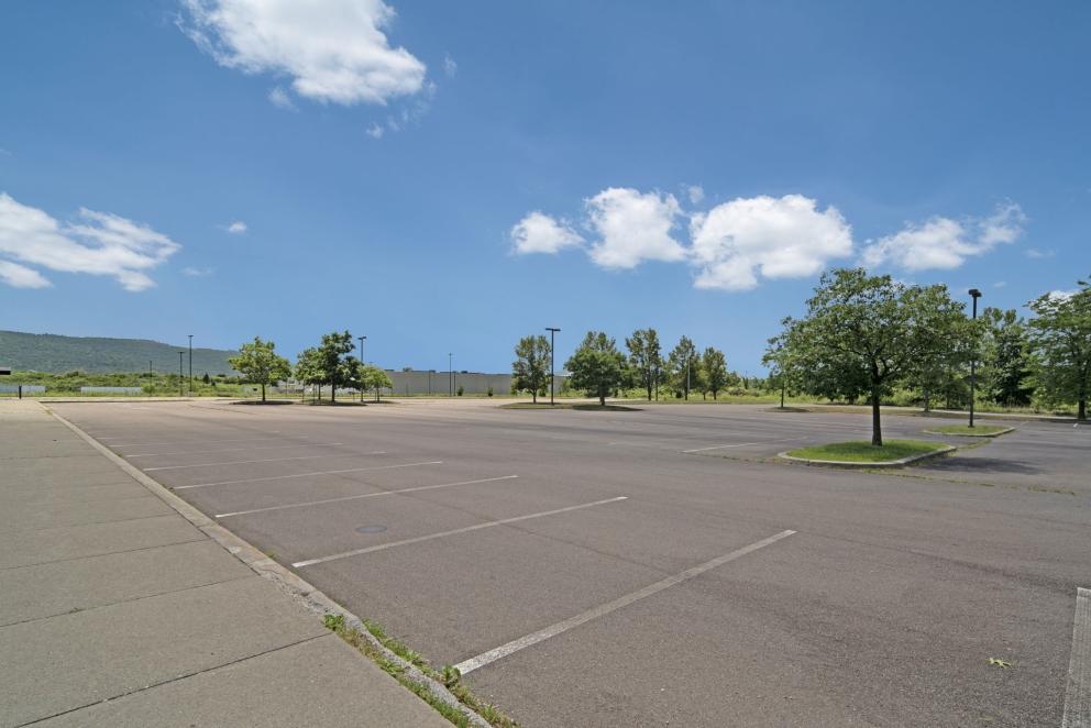 Image for 60,000+/- sf Former Call Center in the Elmira Corning Airport Corporate Park, NY-Under Contract!