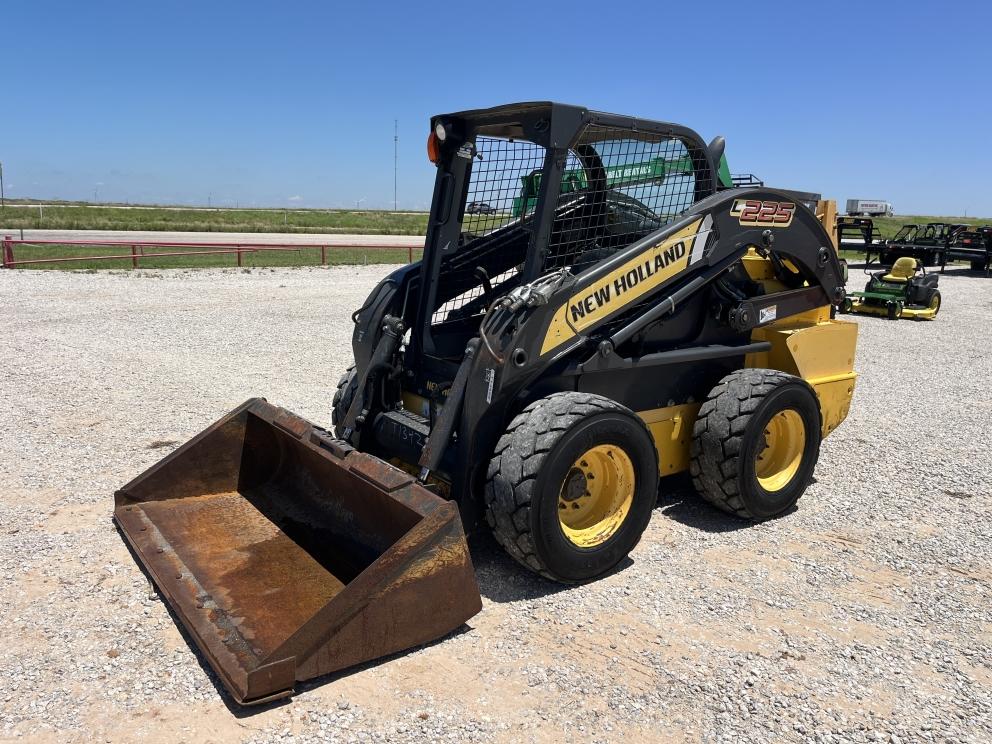 Image for 2014 New Holland L225