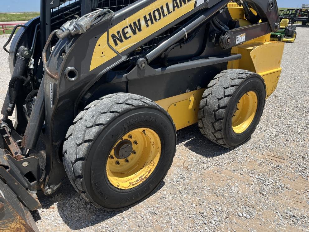 Image for 2014 New Holland L225