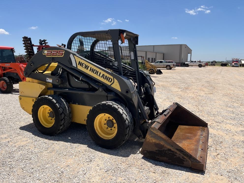 Image for 2014 New Holland L225