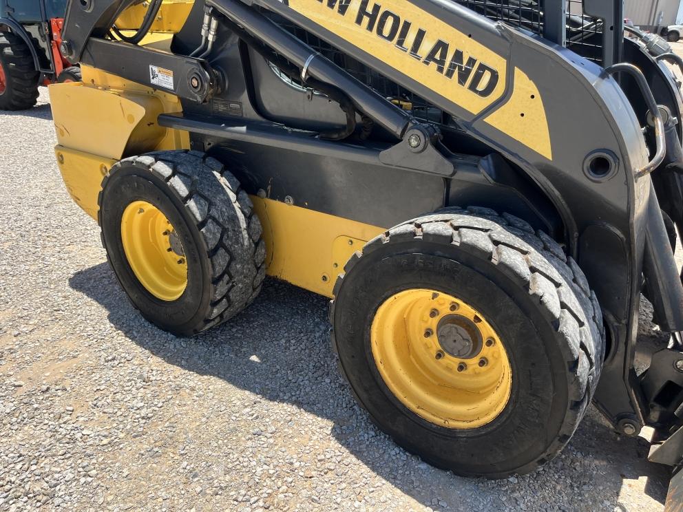 Image for 2014 New Holland L225