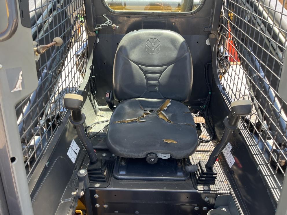 Image for 2014 New Holland L225