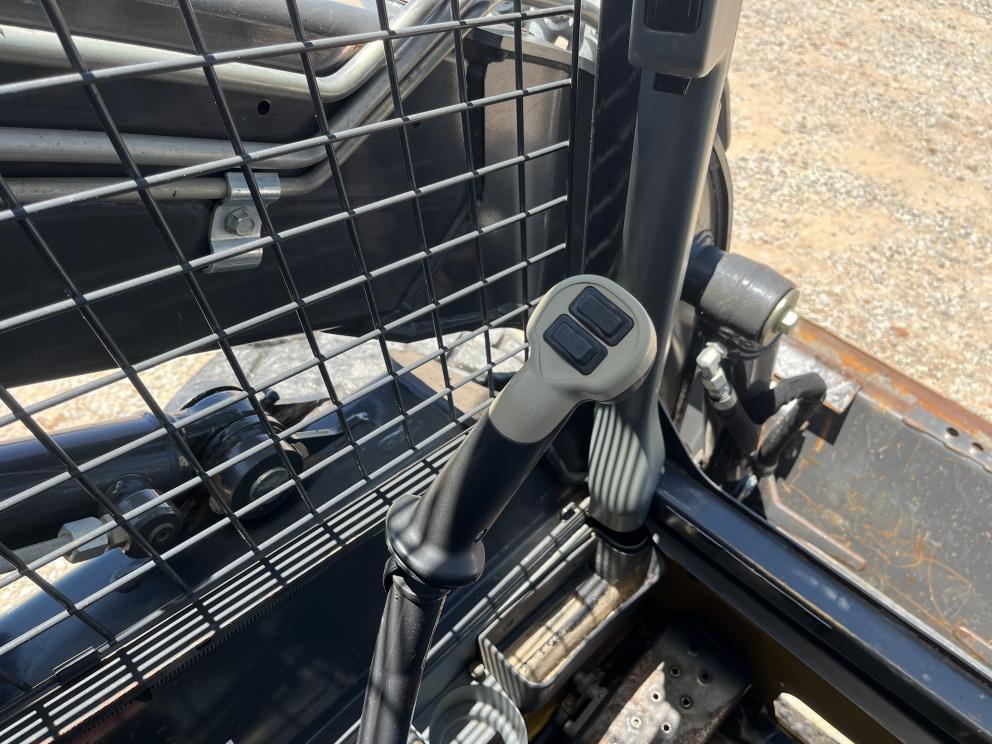 Image for 2014 New Holland L225