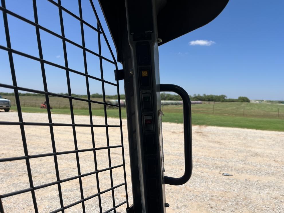Image for 2014 New Holland L225