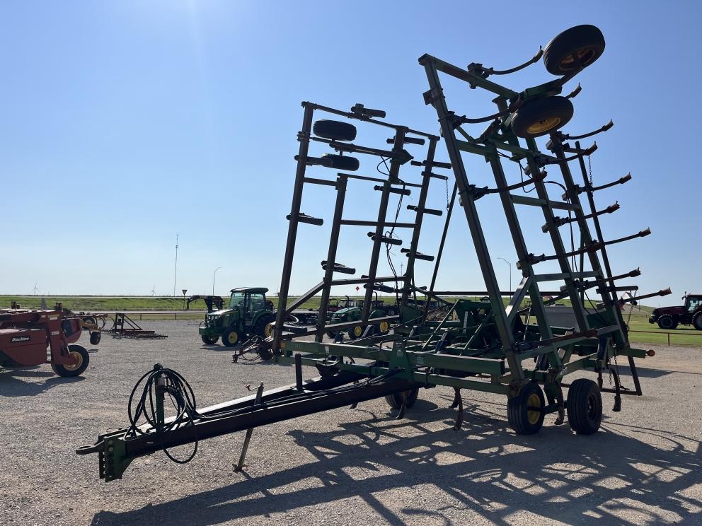 Image for 1997 John Deere 680