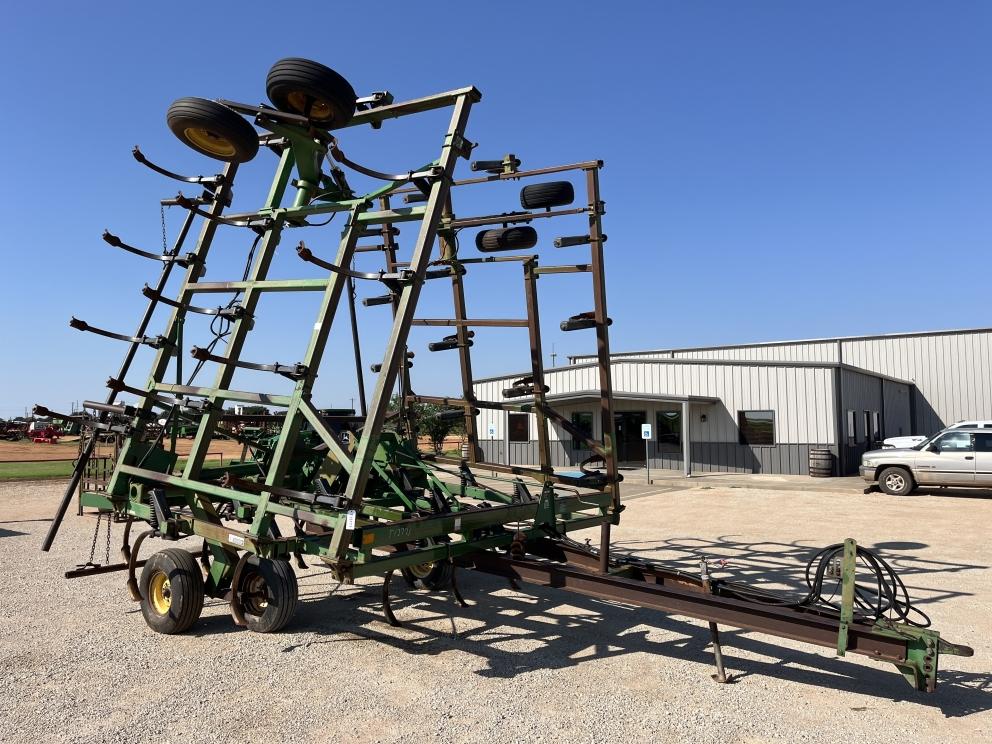 Image for 1997 John Deere 680