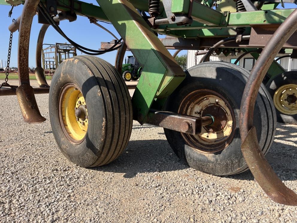 Image for 1997 John Deere 680