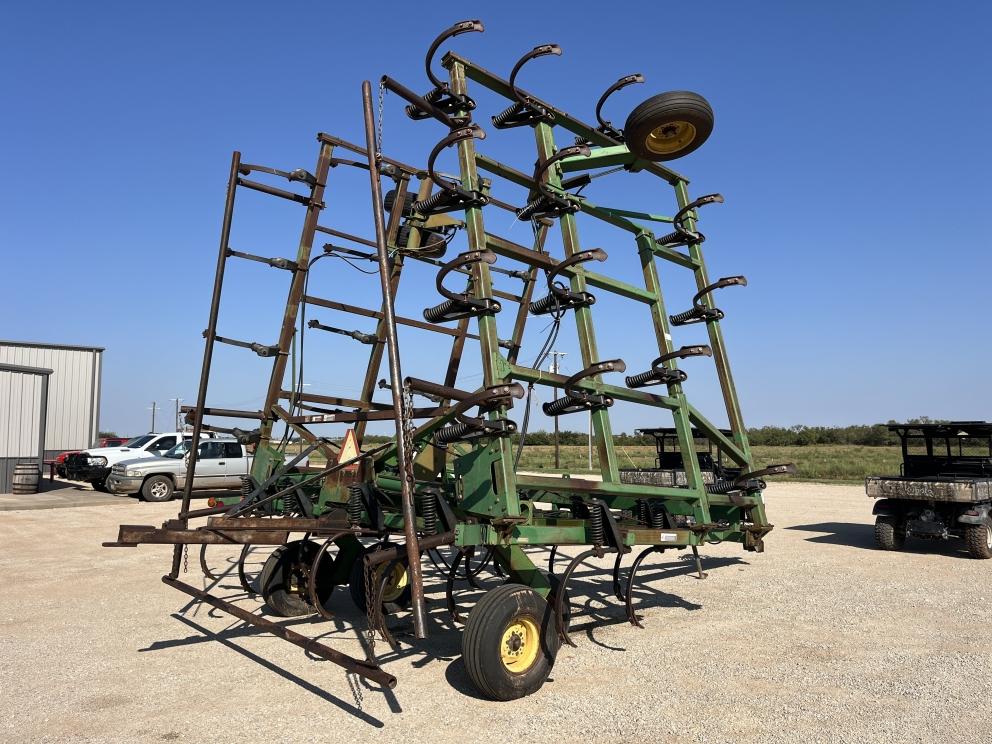 Image for 1997 John Deere 680