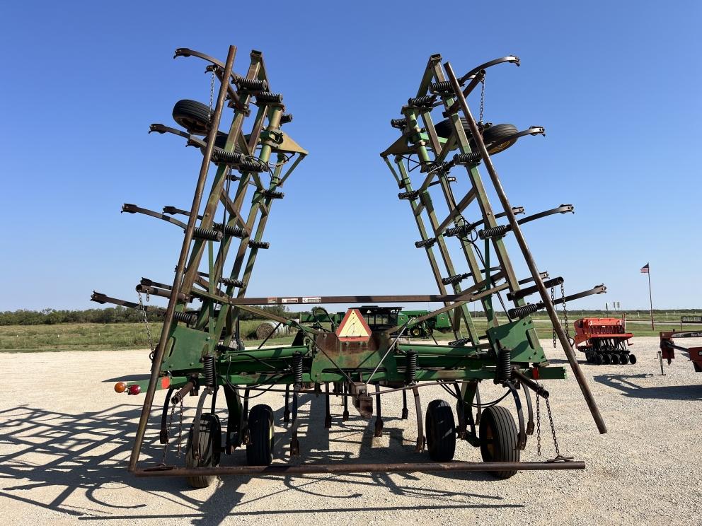 Image for 1997 John Deere 680