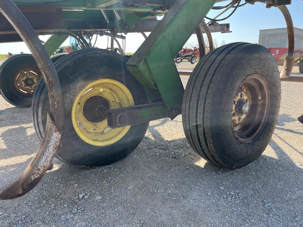 Image for 1997 John Deere 680