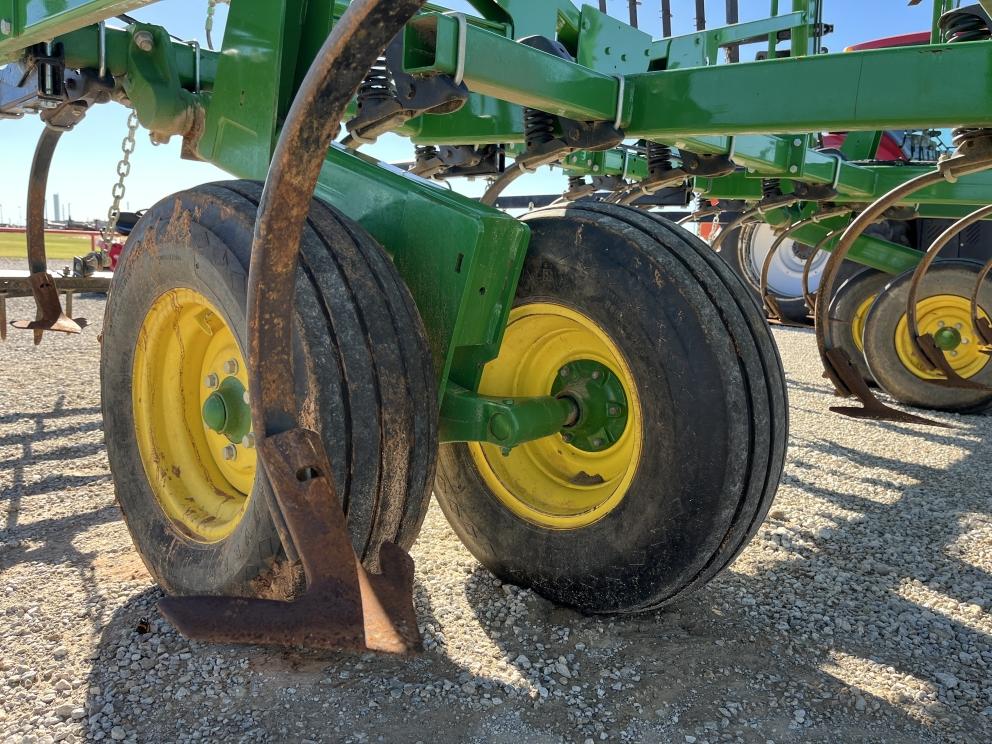 Image for 2014 John Deere 2210