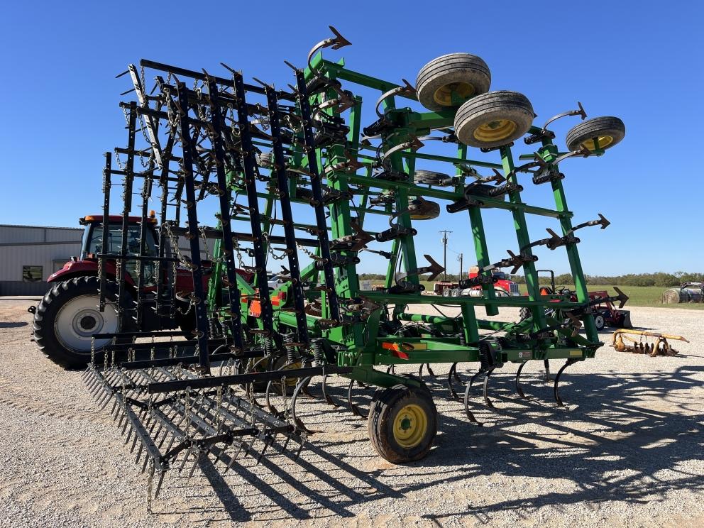 Image for 2014 John Deere 2210
