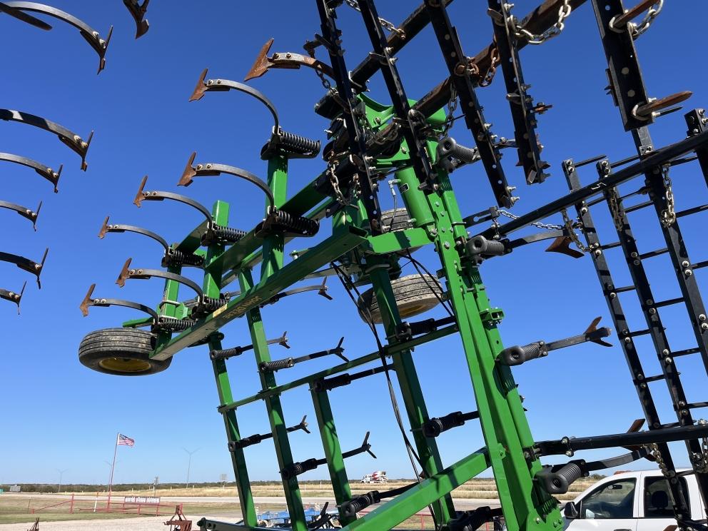 Image for 2014 John Deere 2210