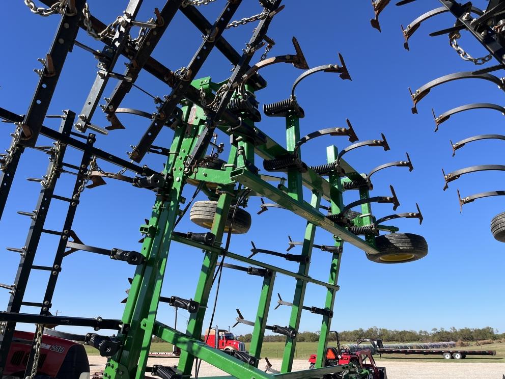 Image for 2014 John Deere 2210