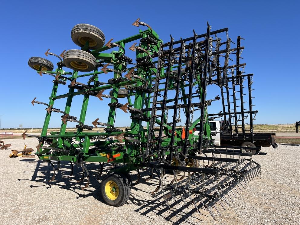 Image for 2014 John Deere 2210