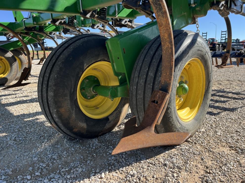 Image for 2014 John Deere 2210