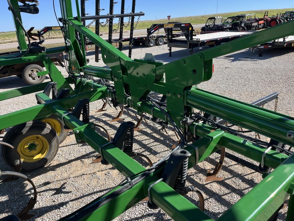 Image for 2014 John Deere 2210