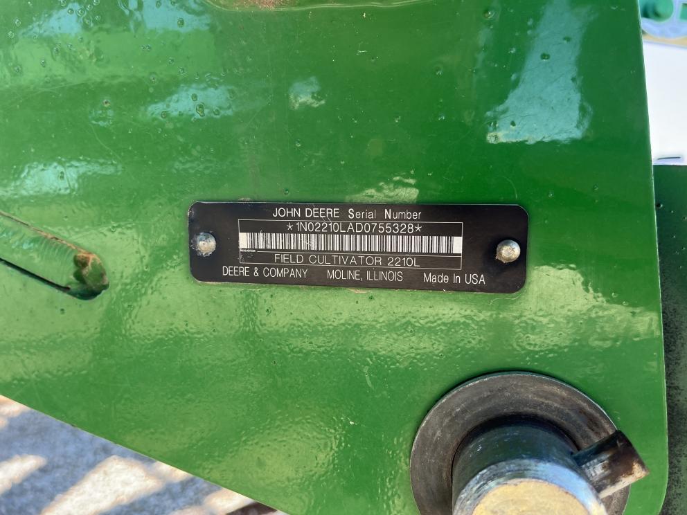 Image for 2014 John Deere 2210