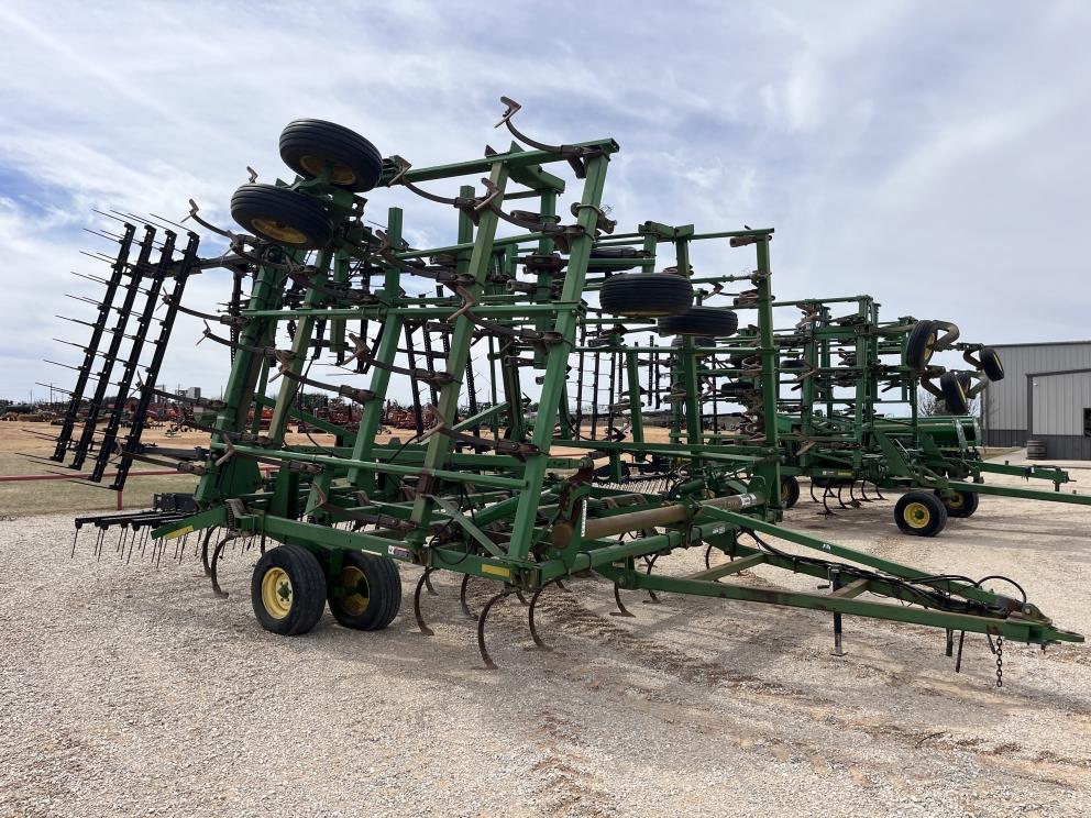 Image for 2005 John Deere 2210