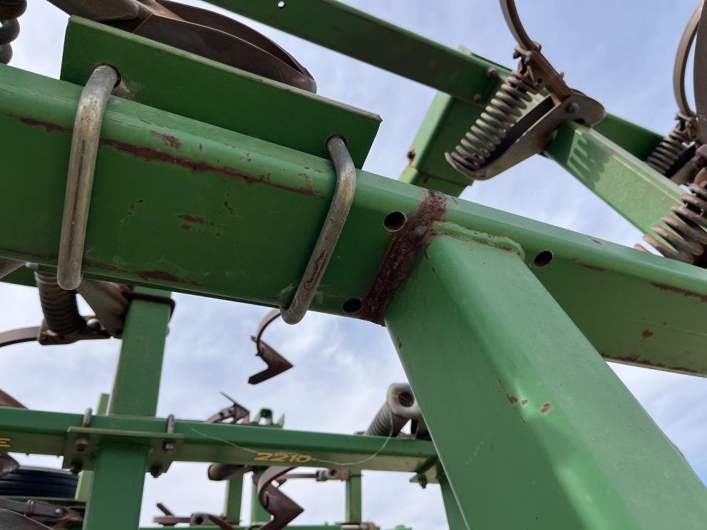 Image for 2005 John Deere 2210