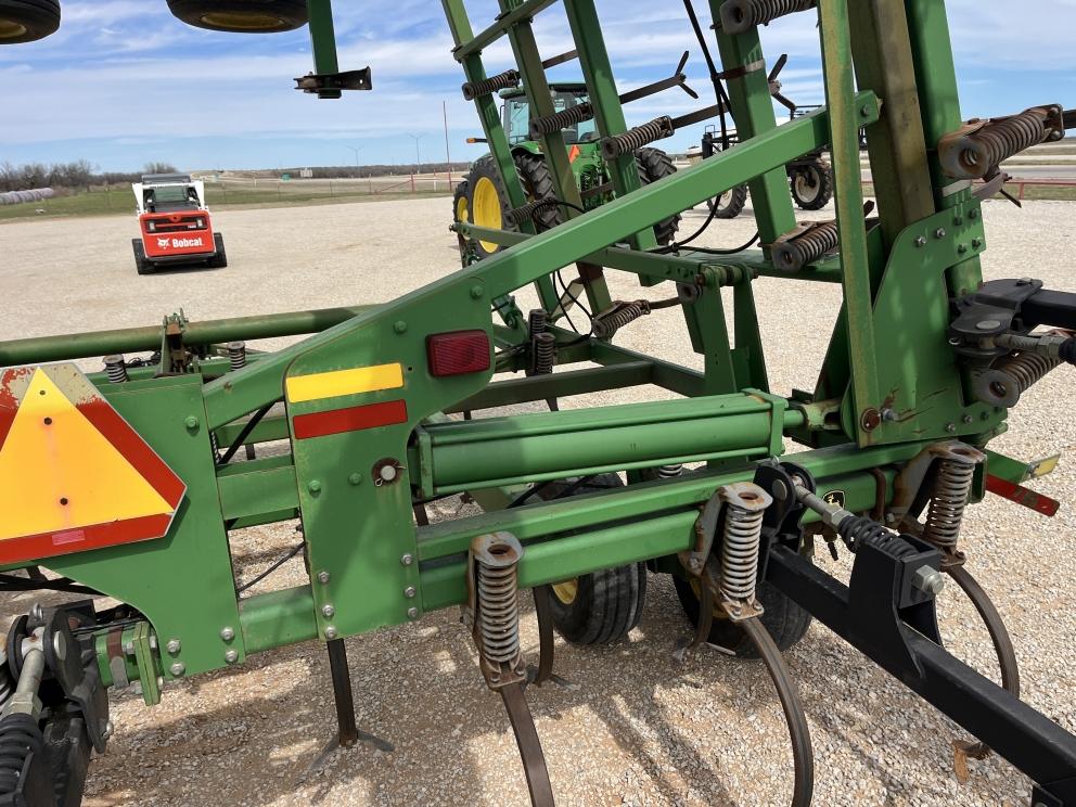 Image for 2005 John Deere 2210