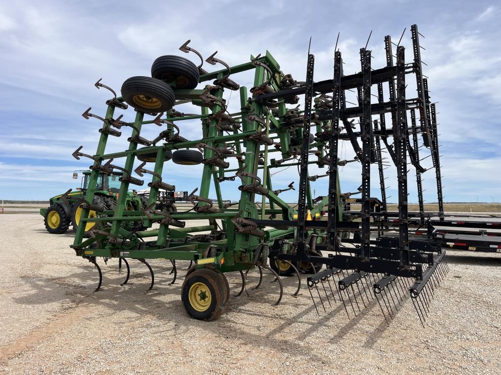 Image for 2005 John Deere 2210