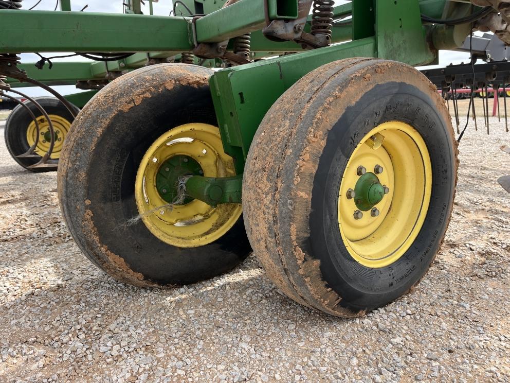 Image for 2005 John Deere 2210