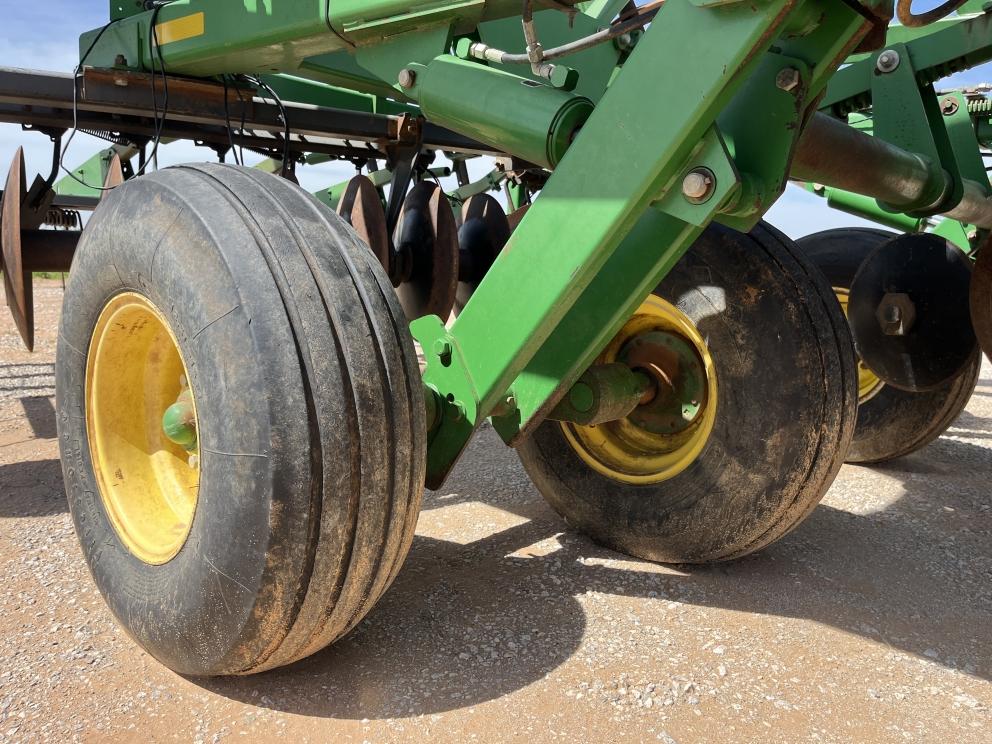 Image for 2009 John Deere 637
