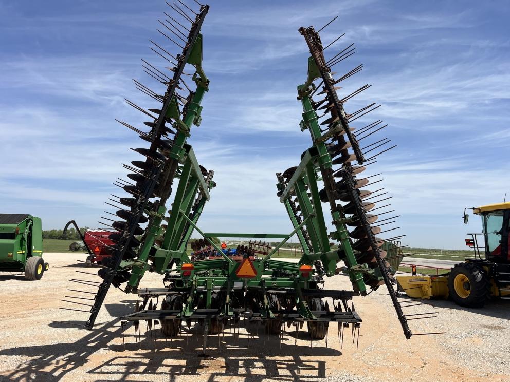 Image for 2009 John Deere 637